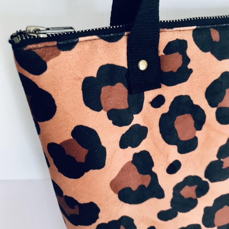 Padded tote bag - remnant leopard faux suede x black denim